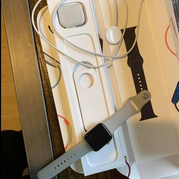 Apple Accessories - SERIES 5 APPLE WATCH ⌚️
